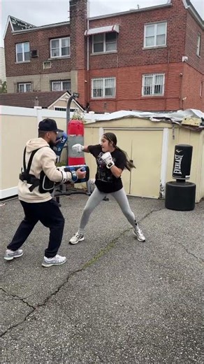 Backyard work 🥊 girl power 💪🏻 #boxing #training #kickboxing