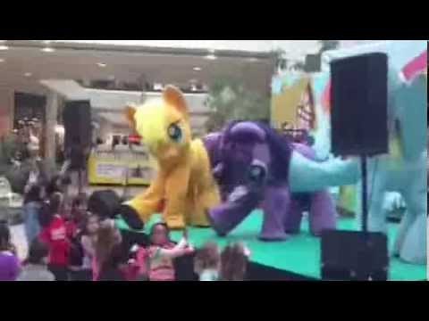My Little Pony - Twilight Sparkle Falls off Stage During Live Performance