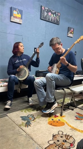 Your #BanjoAunti is here with a special guest: Ed Helms! While filming “Ode to Mary Jo” Ed and I got to have some banjo time behind the scenes. Today we’re demonstrating the difference between clawhammer and Scruggs-style banjo. | Rhiannon Giddens
