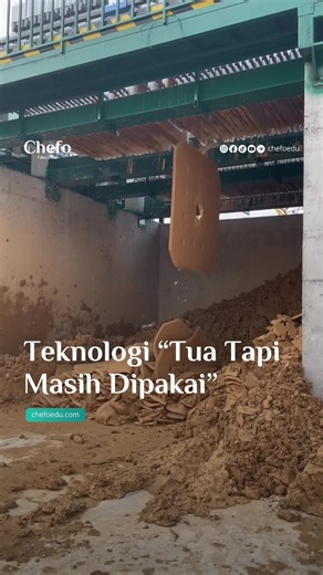 🔥 Kenali Teknologi Filter Press 👷🏻‍♂️👷🏻‍♀️ Chemical engineer harus tahu! Filter Press bekerja berdasarkan prinsip pressure-driven filtration, bukan sekadar penyaringan biasa. Semakin optimal: • Tekanan • Waktu filtrasi • Jenis kain filter ➡️ Semakin kering cake yang dihasilkan ➡️ Semakin jernih filtrat Karena di industri, setiap persen kadar air itu bernilai biaya. _____________ Yuk ikuti Live Course PSM CHEFOEDU, Anda tidak hanya belajar teori, tetapi praktik langsung: Framework Process Sa