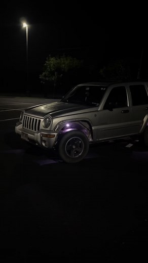 @King Batts 🤎🤍🩶 this how you do it? #fyp #foru #foryoupage #squattedtrucks🤢 #stunnaempire