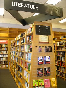 Bowie's Borders Bookstore to Close