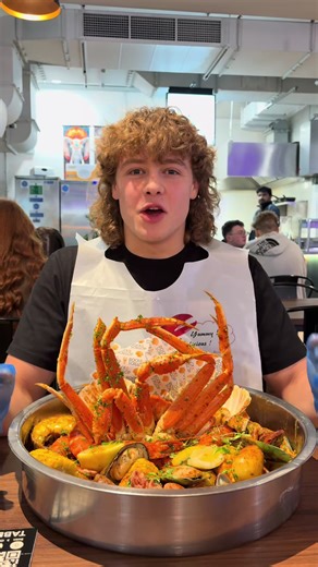 🦞THE ROCK AND SCALLOP🦞 Boys I’ve had my eye on a seafood boil for months, and this was 100x better than I could have even imagined… massive thanks to the guys at Swansea Albert Hall for sorting me out with this absolute showstopper🤩 Fresh, quality seafood covered in that signature garlic butter sauce, INCREDIBLE😍 This one can’t be missed, get yourselves down, and let me know how it goes🦞🦀🦐 #seafoodboil #swansea #swanseaalberthall #swanseafood #foodreview @Swansea Albert Hall @rock and sca