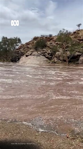 Woah! Look at all that water in the Todd River passing through the Alice Springs Telegraph Station. Central Australia has seen significant rainfall over several days leaving the arid zone wet and humid. 🎥 ABC Alice Springs, Meredith Lake | ABC Alice Springs