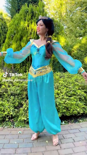 Jasmine costume 🩵✨ Available for ordering ✨ . . . #disneypruncess #jasmine #aladdin #princessjasmine #cosplay