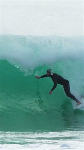 Under the hood in a hood.⁠ ⁠Mick Fanning wearing the Flashbomb Fusion.⁠