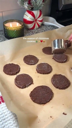 Peppermint hot cocoa cookies ♥️🍪🎄RECIPE BELOW⤵️ #christmascookies #christmasbaking