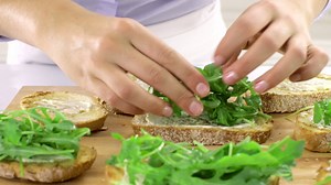 Gegrilde witte tonijn met avocadosalade stap 9.mov