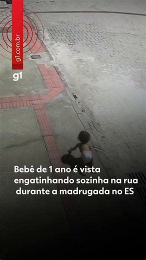 Mãe saiu para uma festa - Uma mulher de 34 anos foi presa por abandono de incapaz após a filha dela, uma criança de aproximadamente um ano, ser encontrada engatinhando sozinha no meio de uma avenida no bairro Barramares, em Vila Velha, Grande Vitória, na madrugada desta quinta-feira (25).A cena foi gravada por câmeras de segurança. No vídeo, é possível ver a menina apenas de fralda engatinhando pela calçada, sem ninguém por perto.Segundo a Polícia Militar, uma equipe fazia patrulhamento pelo bai