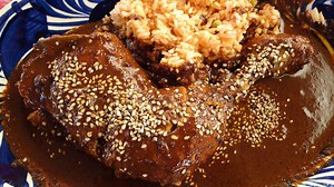 Pollo con mole, una delicia mexicana para preparar en casa