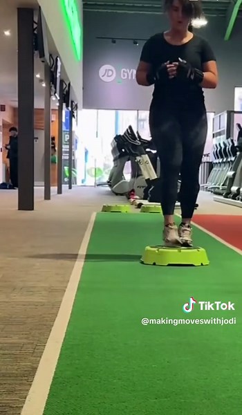 Week 6 and honestly this fat burning week is trying to end me 😂 Progress is happening… now just praying the glutes survive 😩🍑 #fatburn #hiit #glutes #fyp #gym