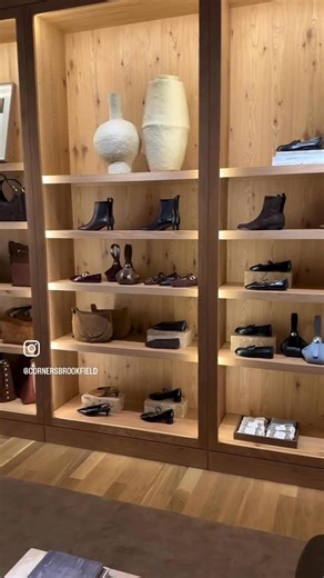 👖🥳 Introducing Madewell - now open at The Corners! This brand-new store is bringing their signature denim, timeless staples, and the arrival of Madewell Men’s. Continue the celebration this weekend with special in-store events: ✨ Oct 25 – enjoy pop up coffee cart serving complimentary matcha and coffee ✨Oct 26 – customize your denim hoodie and t-shirt purchases with live chainstitch embroidery 📍 Located on Market Street, next to Free People | The Corners of Brookfield