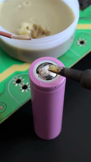 Apply solder paste 1860 lithium ion battery and solder easily #reels #shorts #viral