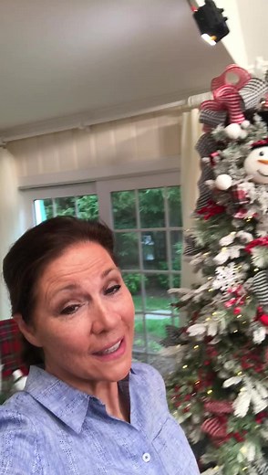 I’m at home today getting ready for our Facebook Live preview on Thursday at 4pm ET! We posted our show schedule for June 27th earlier today on my social media pages. | Valerie Parr Hill