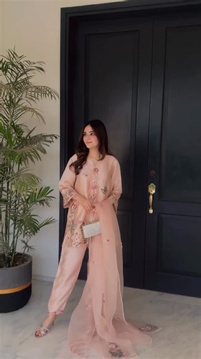 ERA on Instagram: "Flora by ERA 🌸🌼 A pure shisha silk shirt with delicate floral embroidery, styled with skinny embroidered pants and a sheer organza dupatta."