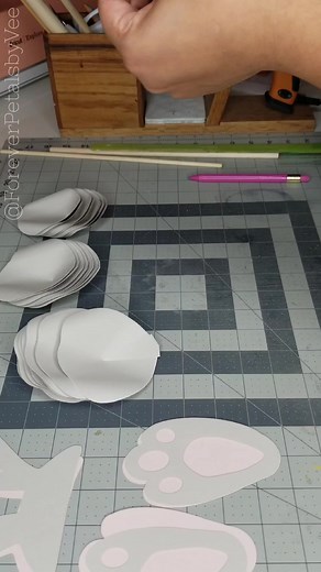 These are the cutest! Let's get inspired for the Spring season! Full Tutorial is here: https://www.facebook.com/foreverpetalsbyvee/videos/655787859888312/?app=fbl Be sure to check out Photo Fab Paper Flowers here on Facebook #easter #easterinspo #easterdecor #diyflowers #bunny #bunnylove #bunnyears #bunnyhop #easter2023 #easterdecor #foreverpetalsbyvee #diycrafts #diytutorials | Forever Petals by Vee