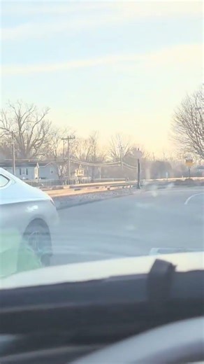 Another #knuckleheadsofglendale ignoring the "ONE WAY" sign clearly visible to them.