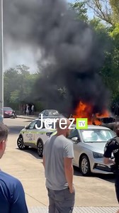 JEREZ TV 🔴 ÚLTIMA HORA | Incendio de vehículo en calle Alcázar de Jerez (es el segundo coche que arde hoy en Jerez) bomberosjerez ✅ Jerez Televisión, la TV ONLINE líder en Jerez, con una comunidad de más de 600.000 seguidores en redes sociales. 🏆​ Premio MEJOR CLIP DEL AÑO en los Army Awards #jerezaniers #JerezTV #JerezTelevisión #TROC #felizsemana #felizmartes #invierno #Marzo #holamarzo #JerezAhora | Jerez Televisión