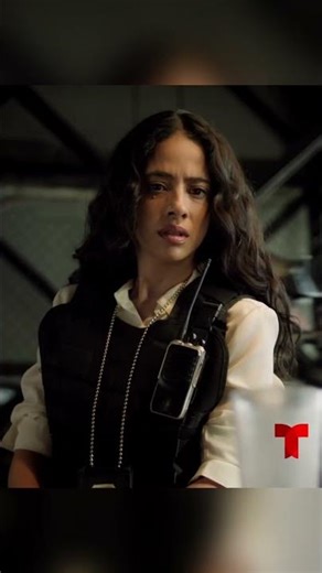 Renata runs for her life. ‘Lobo’ runs to save her. #LoboMorirMatando Premieres in February
