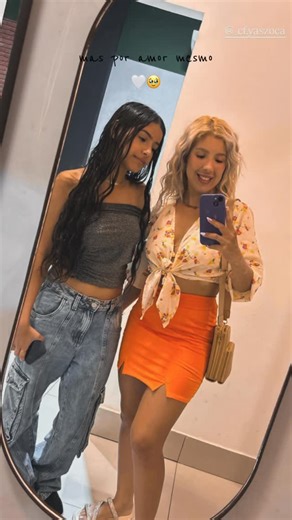 JENNIFER AMARAL on Instagram: "Minha menina 🥹 Parece que foi ontem 5 dias em trabalho d parto mas d 24 horas d dores e contrações até vc nascer , parto natural contagem regressiva p seus 15 anos ♥️🫶🏻✨ 8 dias 30/01"