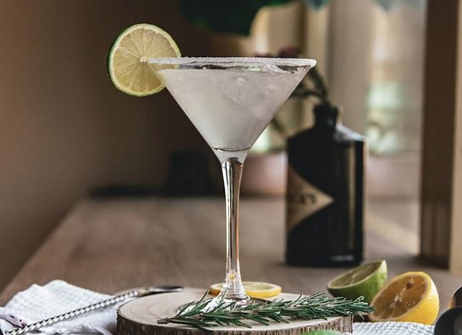 Easy Pistachio Martini Recipe With Blue Curacao: 5 Minutes