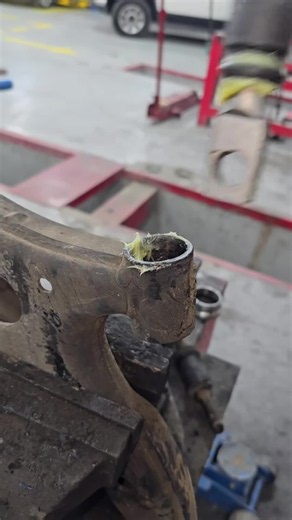 Toyota camry lower arm bush replacement guide #carmaintenance #automobile