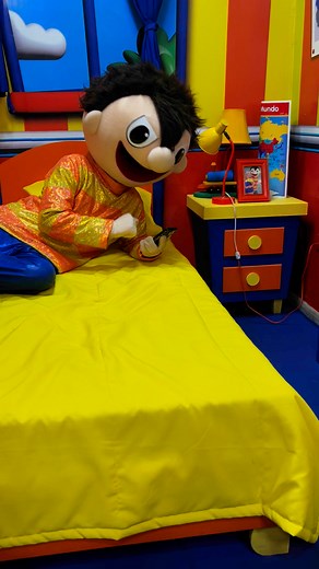 73K views · 967 reactions | "¡Chiquillos! Hoy queremos recordarles algo muy importante: ¡las bromas son divertidas cuando todos se ríen!  Pero cuidado con las bromas pesadas, porque pueden lastimar o molestar a los demás. ‍♂️‍♀️ Seamos amigos que respetan y cuidan a todos. | Bely y Beto | Facebook