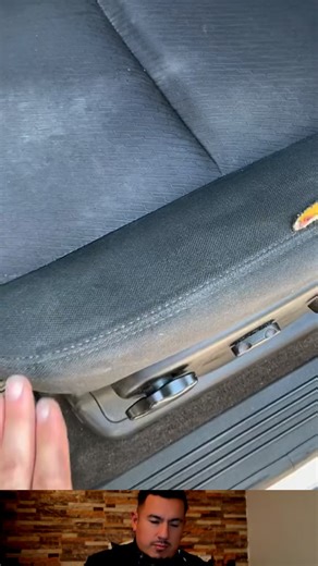 1.3M views · 9.3K reactions | Cómo reparar un asiento dañado #tapiceria #tapicero #tapizado #tapizar #tapicerias #tips #upholstery #upholstered #tutorial #aprender #tutorial #consejos #parati #foryou #viralvideo #viralreelsシ #fyp | Yakar Tapissier | Facebook