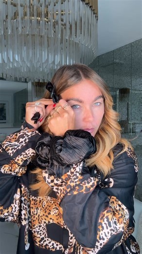 2.8K views | THE Glow up in a box is here…Lockdown diariesss✨ 12 Days of Rodial Beauty has so many of my faves in, I’ll never forget that chapter with you all & clearly neither will printer boy藍☺️ Saving over 60% on RRP…Bee venom, Dragons blood, snake serum and some “slap”…..You glow girlsssss | Rodial Beauty | Facebook