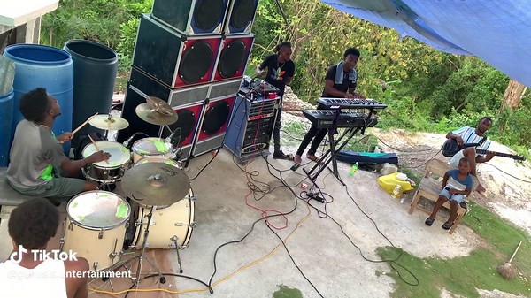 Just a lill cover‼️#tiktoklive #jamaicatiktok #liveband #viralvideos