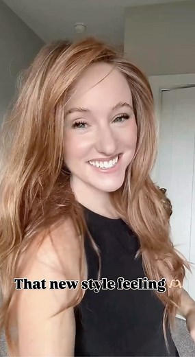 That “first wear” glow meets fall-ready dimension. ✨ Runway Rehearsal in Shaded Iced Pumpkin Spice on @carlynwilson84 is the epitome of sweater weather style. 🍁 Find Runway Rehearsal in your favorite shades: https://bit.ly/4nydUIe | Raquel Welch Wigs