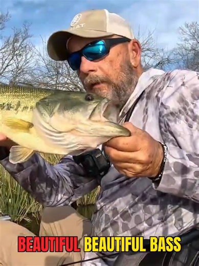 Catching an 18-Inch Bass with Strike King Hybrid Hunter
