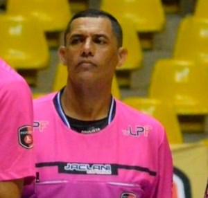 Referee dies after suffering a heart attack on the pitch in front of shocked players and fans (Video)