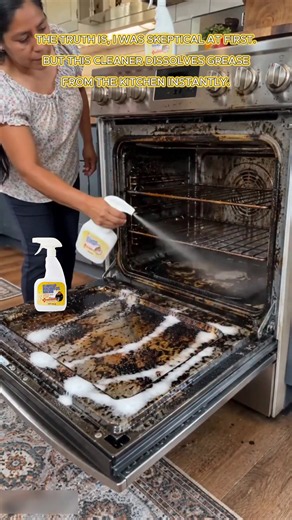 This might just be the most effective grease remover I've ever used. Take a look at this video—it might just help you! Why does using so many grease-cutting cleaners still yield poor results? And that pungent smell? It's all because you've chosen the wrong products! #cleanmagician #kitchencleaning #degreaser #cleaninghack #tiktokmademebuyit