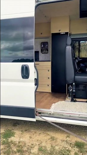 Notre Peugeot boxer L4H2 aménagé pour 6 personnes plus d’infos sur notre chaîne YouTube Jill et clem
