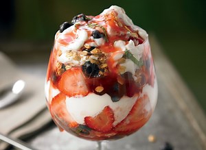A Dessert-Worthy Fruit and Granola Yogurt Parfait Recipe