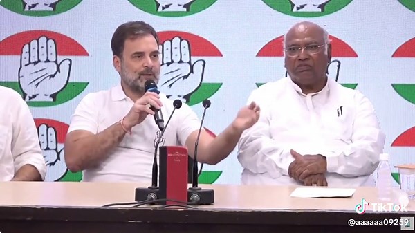 Engaging Discussion Among Male Panelists at Conference