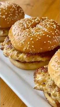 Juicy Crack Chicken Burgers with Garlic Bread Buns #cooking #dinner #food #recipe #mealprep #burger
