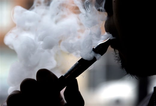 Illinois congressman announces probe into China-made vaping products sold in US