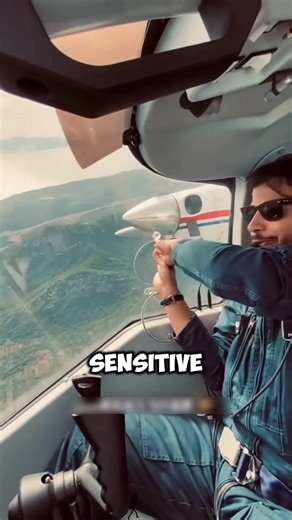 Flight safety tips 😱। #shorts #viralvideo #fact | FactFinder