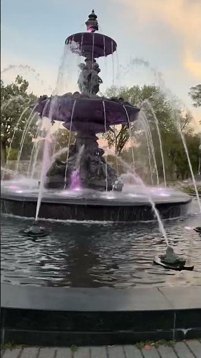 Magie au centre-ville de Québec City | La magnifique Fontaine de Tourny illuminée 🌊💜