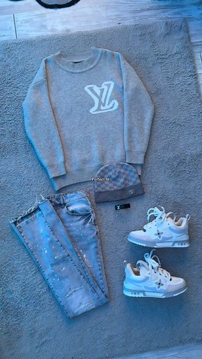Flared Jeans Outfit Inspiration for Perfect Fit