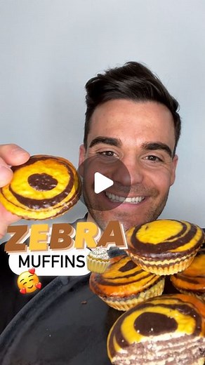 Stefano Zarrella on Instagram: "Zebra Cheesecake Muffins 🦓😱 Ich liebe einfach dieses Zebramuster 🤩 Sehen die nicht unglaublich lecker aus? 🥰 Zutaten: *400g Skyr *3 Eier * süße nach Wahl *1 TL Vanille Pudding *3 TL Backkakao Alle Zutaten bis auf den Backkkakao in eine Schüssel geben und zu einem glatten Teig verrühren 😋 Den Teig dann halbieren und in eine Hälfte den Backkakao geben. Danach die beiden Teige abwechselnd in kleine Muffinförmchen geben. So entsteht das coole Zebramuster 🦓 🤩 Da