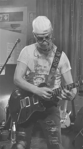 Bar capriccio UNEVEN Band live