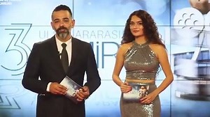 3.8K views · 189 reactions | The hit Turkish drama series Hercai won "Best Production Award" at the Izmir International Film Festival! Congratulations to the cast and crew. Video clip credit: @Aslanbey_fan on Twitter #akinakinozu #hercai #izmirfilmfestival | Akin Akinozu North America | Facebook