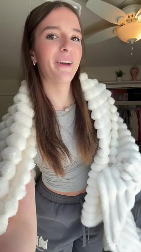 Draft cause i miss my room and my bed😔 but im vloging everything on my YouTube so make sure tou follow it!! Its in my bio!