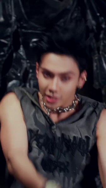 BUS 'BOSS IN THE BUILDING' Live Performance