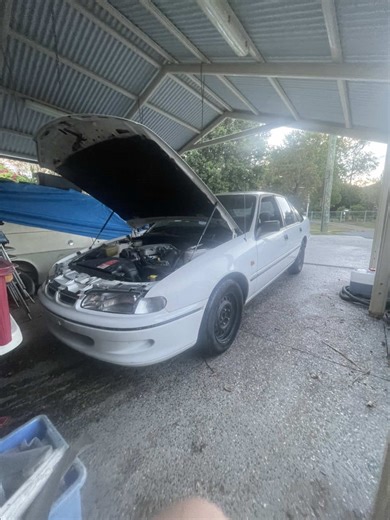 Paying $4 for Fuel vs. a 4L Car: V8 Commodore vs. 6 Cylinder