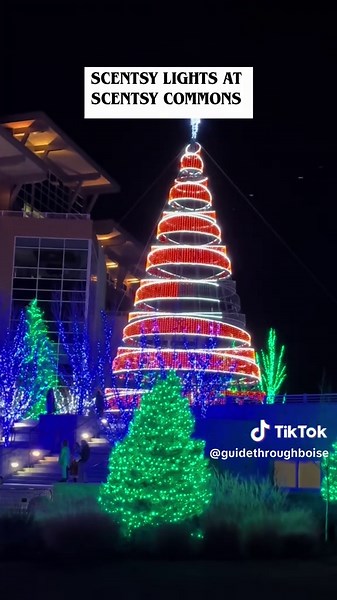 Looking for the best holiday experiences in the Treasure Valley? Here are 9 festive spots you won’t want to miss before the season is over, perfect to enjoy with friends, family, and loved ones! ❤️🎄 ❄️ Winter Wonderland at Indian Creek Plaza - Ice skating, horse-drawn carriage rides, and over a million twinkling lights in the heart of Caldwell. ⛸️ Glide on Grove at Downtown Boise - A FREE outdoor ice rink downtown, open through January 2nd for festive family fun. ✨🎄 Scentsy Lights at Scentsy C