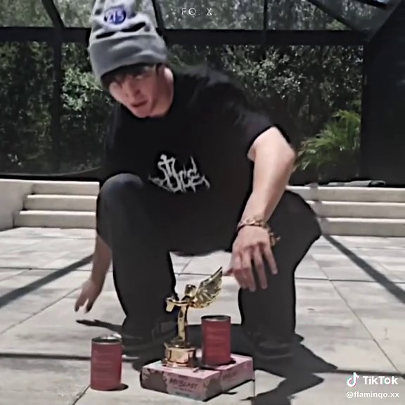 ALBERT HAS SUCH GOOD STYLE I SWEAR😭!!! #fyp #flimflam #albertsstuff #flamingowastaken #albertaretz #albertaretzedit #foryoupage #fypシ